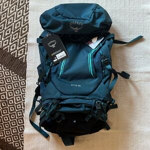 Osprey Kyte 36L Women's
Backpack - NWT in Icelake Green- includes raincovet